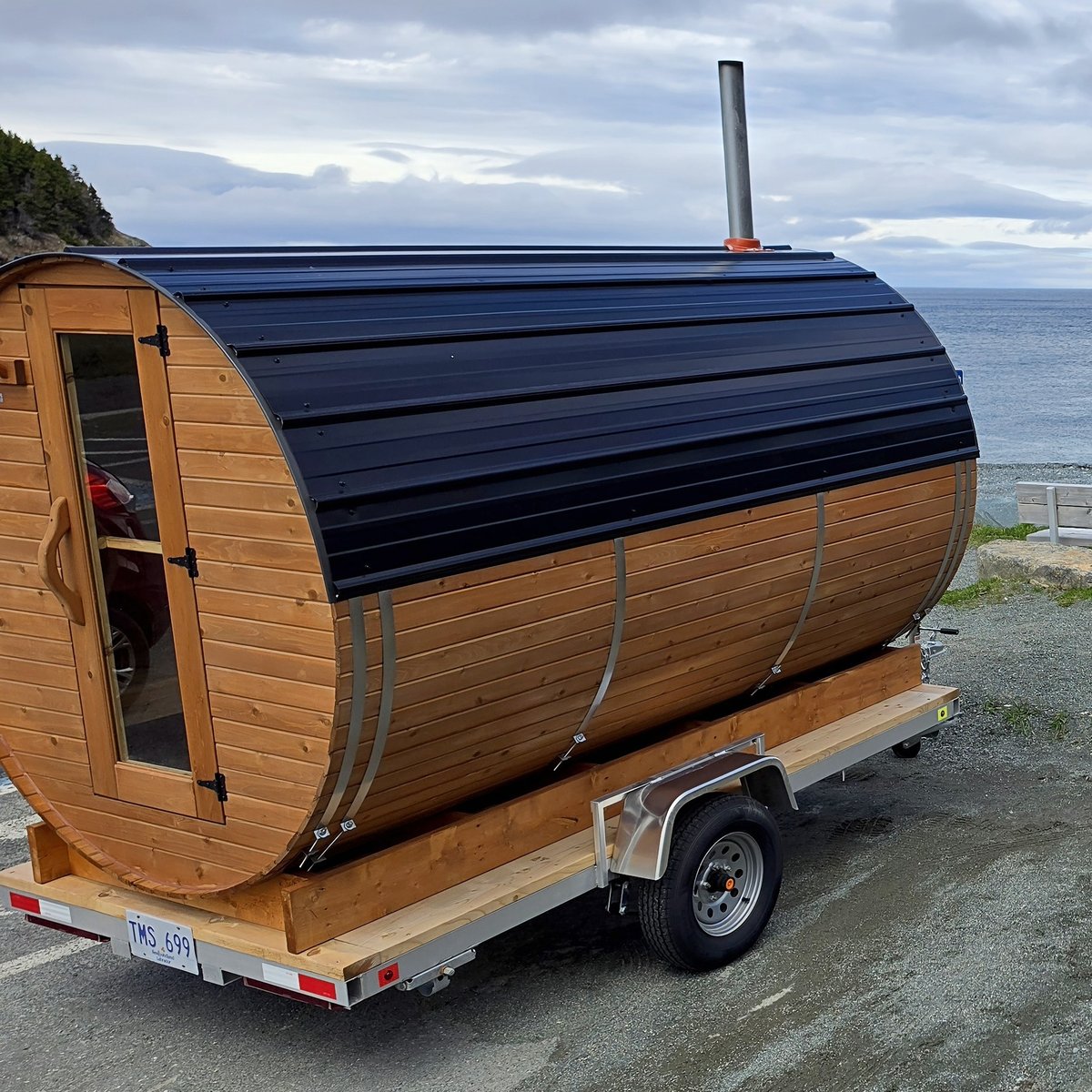 Mobile barrel sauna